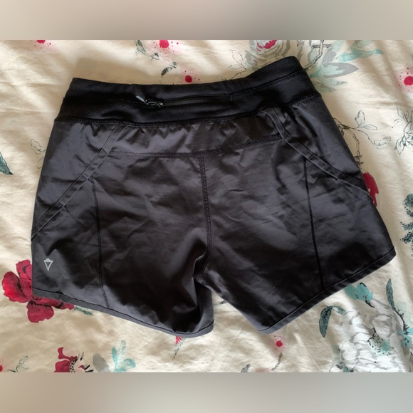 Ivivva girls shorts - Picture 2 of 4